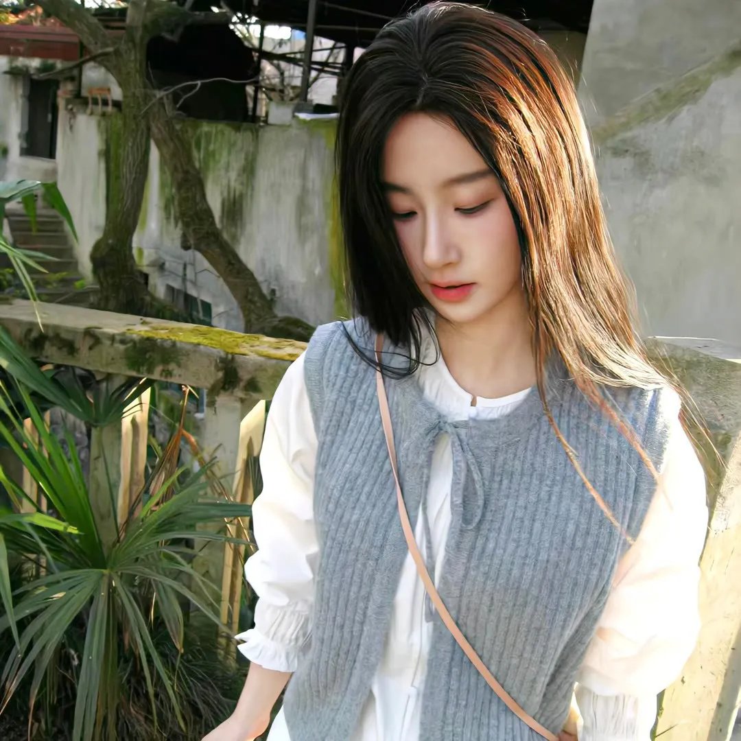 穿黄睡衣的女孩
